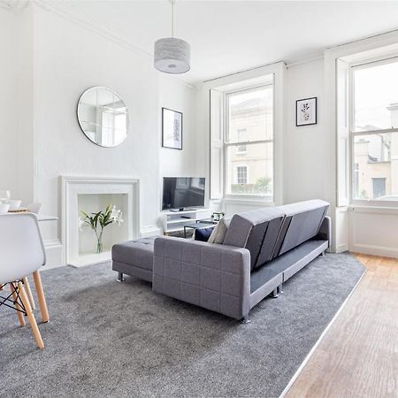 Host & Stay - Montpellier Villa Apartment Τσέλτενχαμ Εξωτερικό φωτογραφία