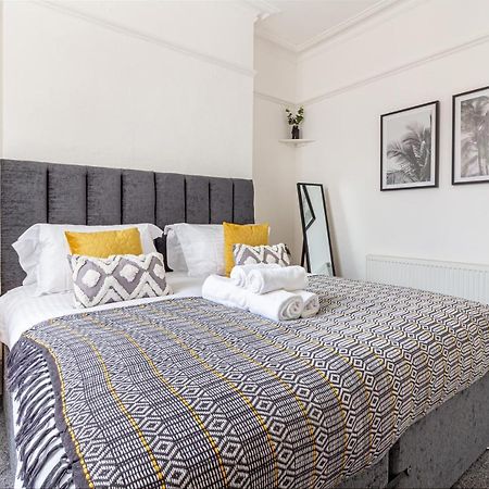Host & Stay - Montpellier Villa Apartment Τσέλτενχαμ Εξωτερικό φωτογραφία