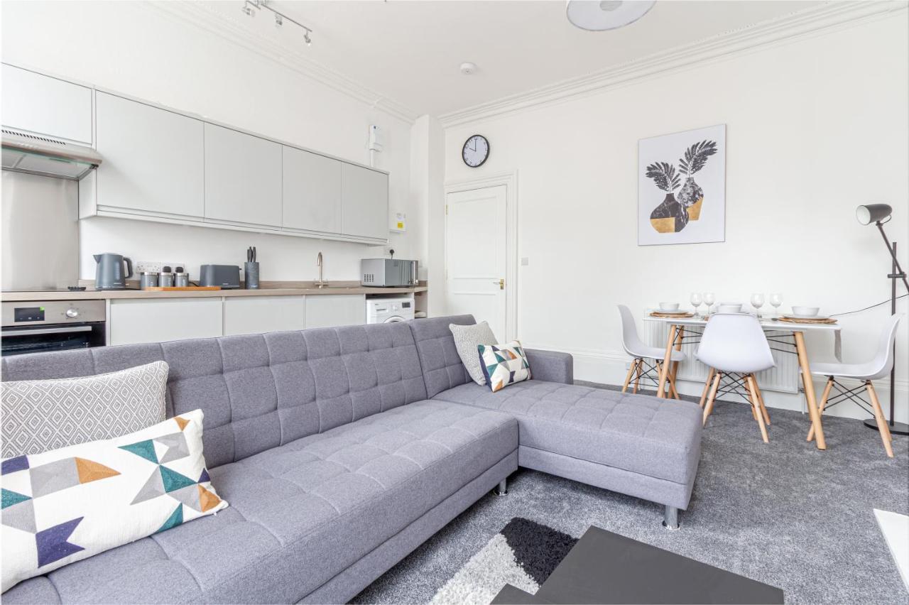 Host & Stay - Montpellier Villa Apartment Τσέλτενχαμ Εξωτερικό φωτογραφία