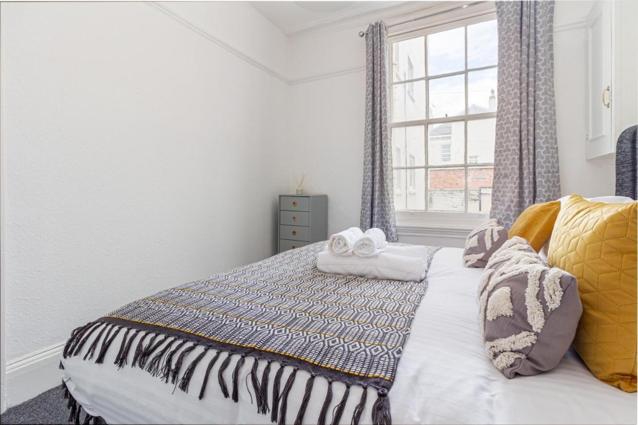 Host & Stay - Montpellier Villa Apartment Τσέλτενχαμ Εξωτερικό φωτογραφία