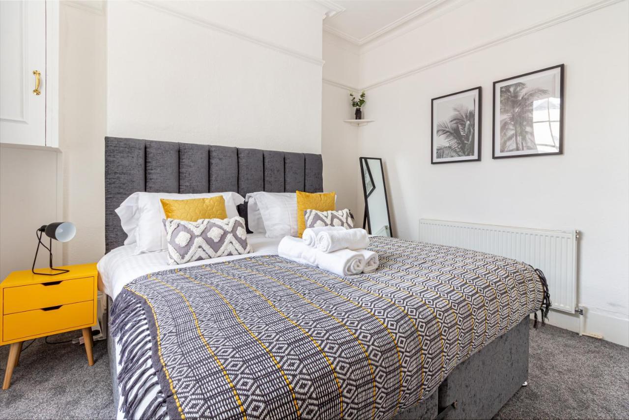 Host & Stay - Montpellier Villa Apartment Τσέλτενχαμ Εξωτερικό φωτογραφία