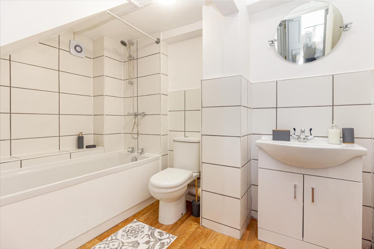 Host & Stay - Montpellier Villa Apartment Τσέλτενχαμ Εξωτερικό φωτογραφία